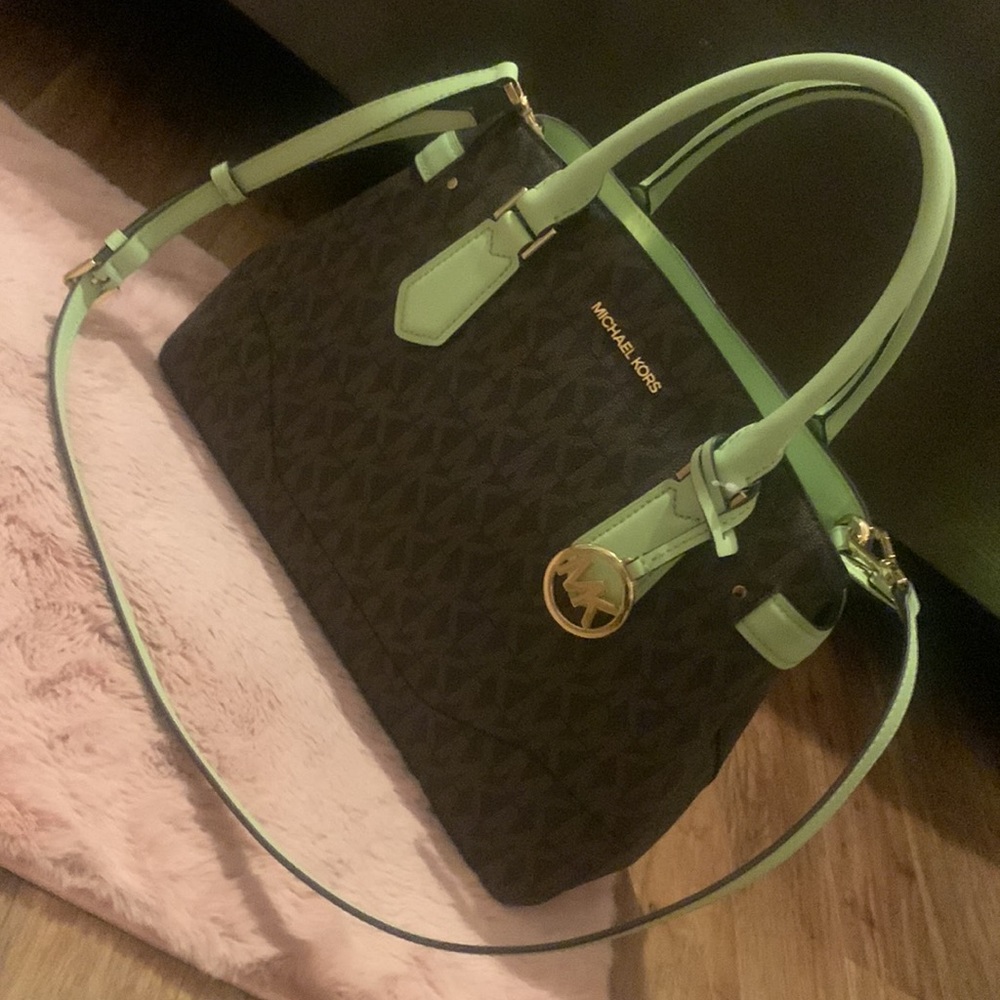 Aloe Green🌿 Michael Kors bag 👜